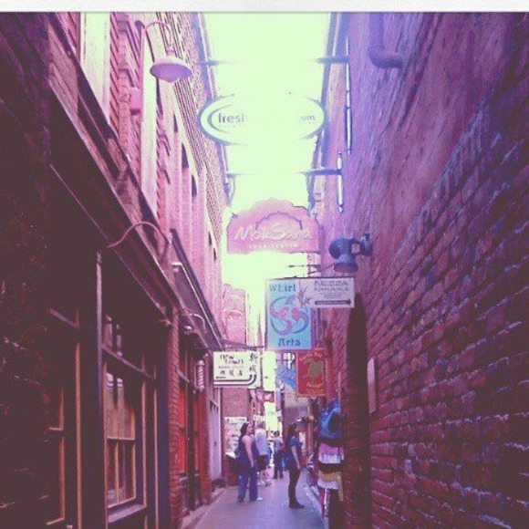 Meet your Posher, Ali - Picture 1 of 1